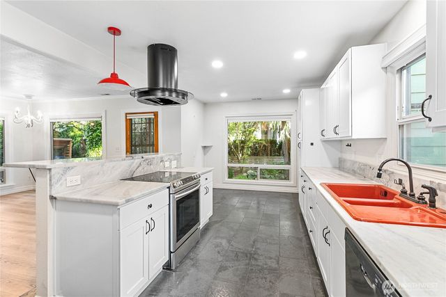 1100 Greenleaf Avenue, Burlington, WA 98233