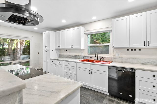 1100 Greenleaf Avenue, Burlington, WA 98233