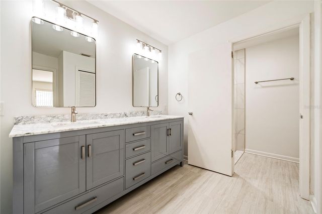 10403 LAKE CARROLL WAY, Tampa, FL 33618