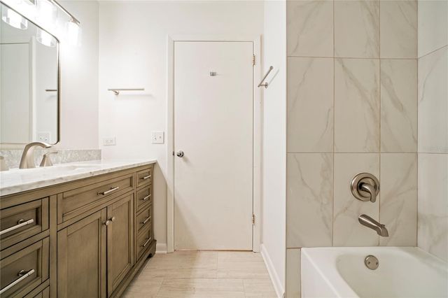 10403 LAKE CARROLL WAY, Tampa, FL 33618