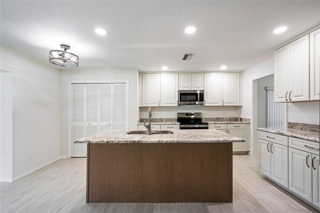 10403 LAKE CARROLL WAY, Tampa, FL 33618