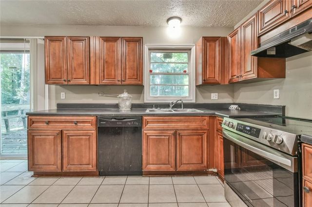 625 Long Circle NW, Lawrenceville, GA 30044