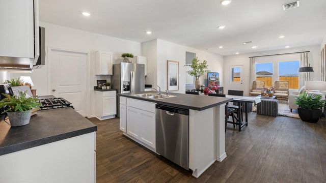 173 Schuenemann WAY, Uhland, TX 78640
