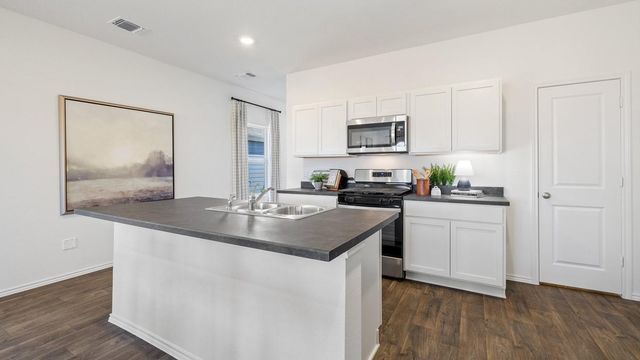 173 Schuenemann WAY, Uhland, TX 78640