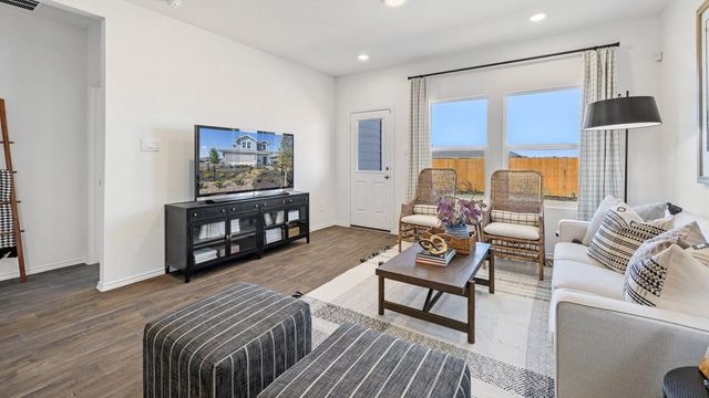 173 Schuenemann WAY, Uhland, TX 78640