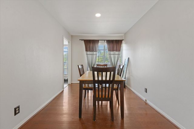 5821 Copperwood Lane 2126, Dallas, TX 75248