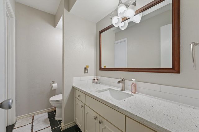 5821 Copperwood Lane 2126, Dallas, TX 75248