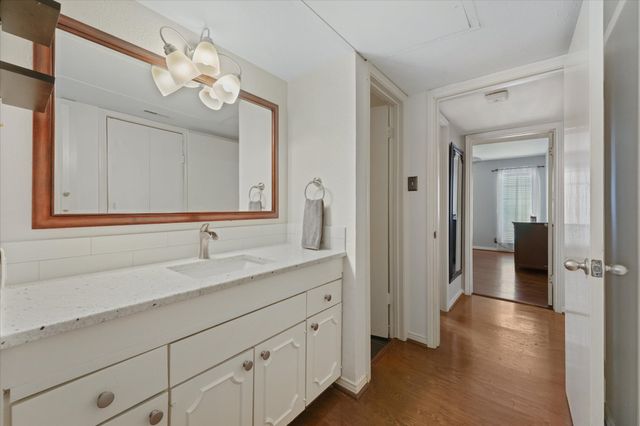 5821 Copperwood Lane 2126, Dallas, TX 75248