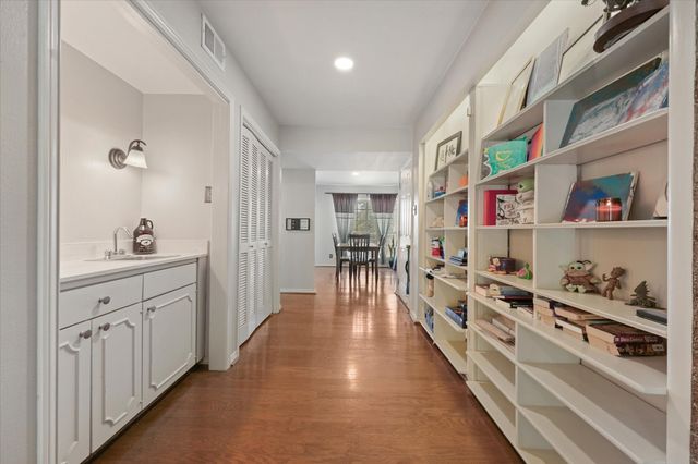 5821 Copperwood Lane 2126, Dallas, TX 75248