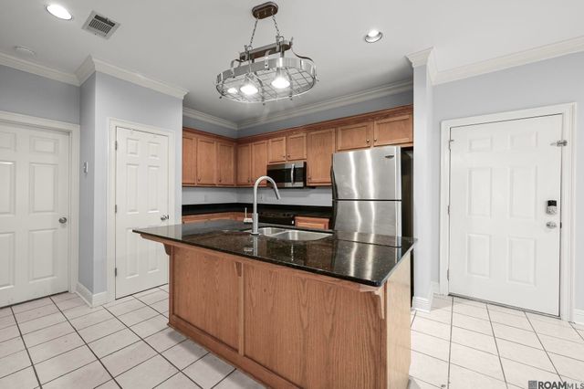 8624 E Cypress Point Ct, Baton Rouge, LA 70809