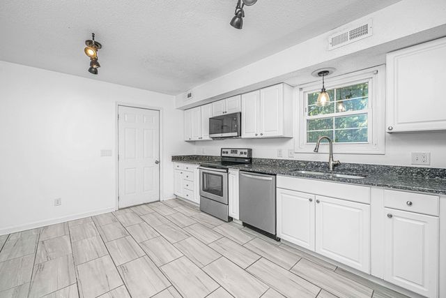 341 Oxford Road, Ladson, SC 29456