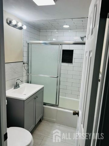 18 Lincoln Avenue, Jamesburg, NJ 08831