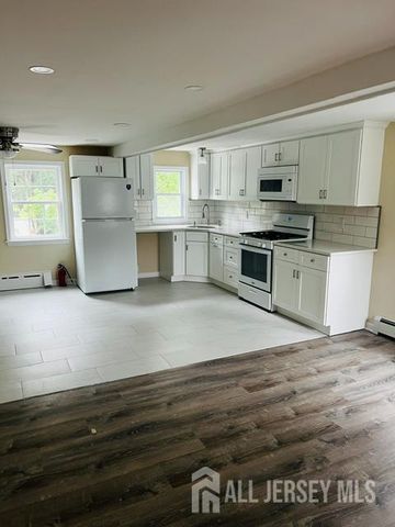 18 Lincoln Avenue, Jamesburg, NJ 08831