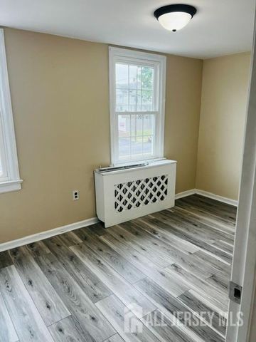 18 Lincoln Avenue, Jamesburg, NJ 08831
