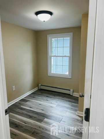 18 Lincoln Avenue, Jamesburg, NJ 08831