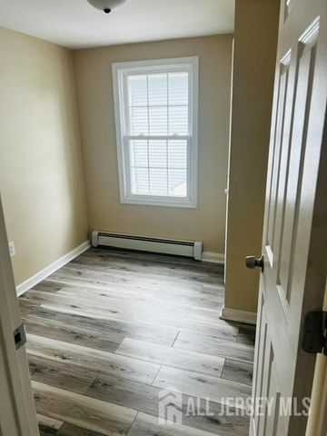 18 Lincoln Avenue, Jamesburg, NJ 08831