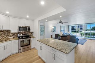5 Bluebill AVE 208, Naples, FL 34108