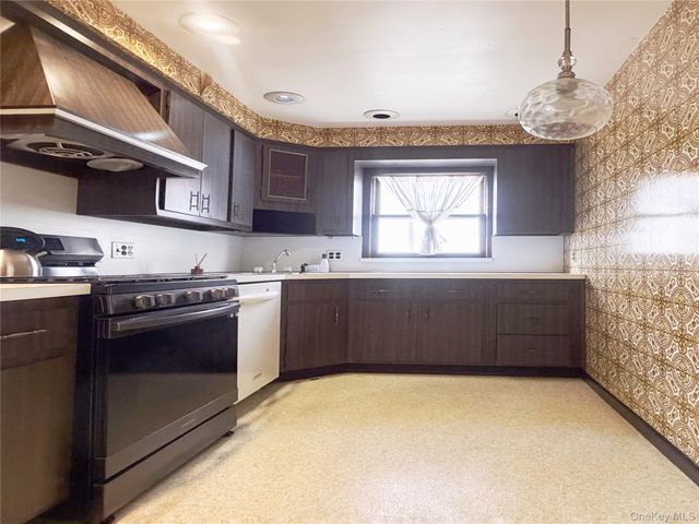 6456 Woodbine Street, Ridgewood, NY 11385