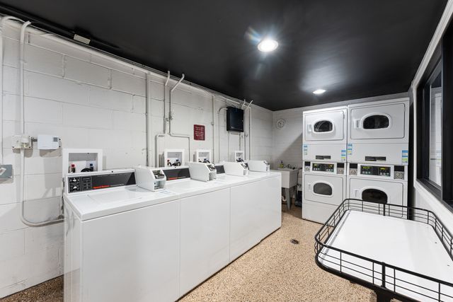 6758 N Sheridan Avenue 101, Chicago, IL 60626