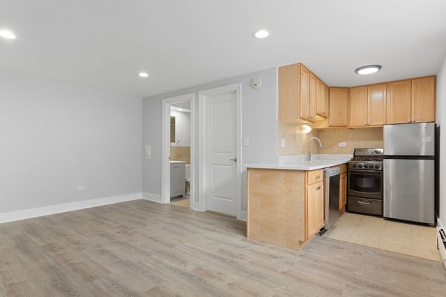 6758 N Sheridan Avenue 101, Chicago, IL 60626