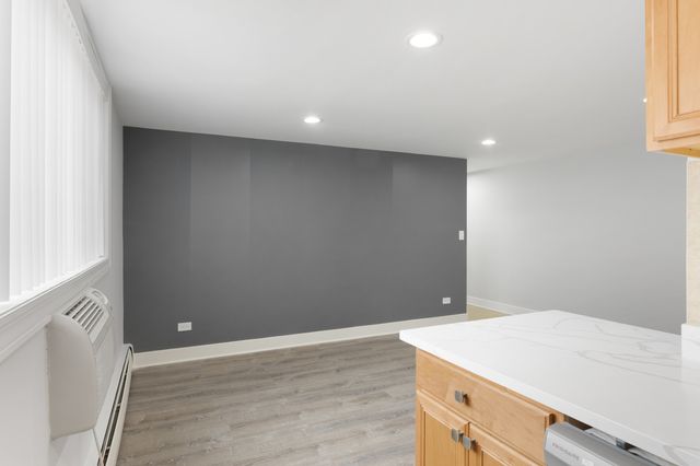 6758 N Sheridan Avenue 101, Chicago, IL 60626