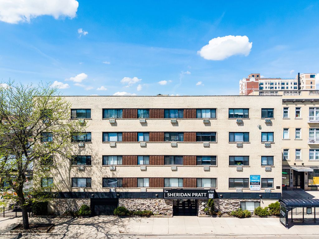 6758 N Sheridan Avenue 101, Chicago, IL 60626
