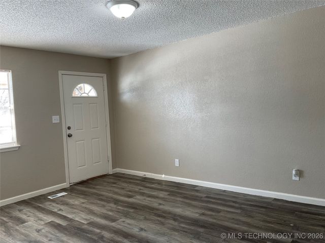 2725 S 132nd East East Avenue, Tulsa, OK 74134