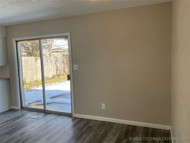 2725 S 132nd East East Avenue, Tulsa, OK 74134