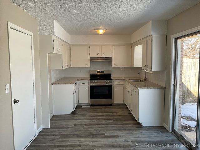 2725 S 132nd East East Avenue, Tulsa, OK 74134