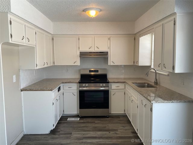 2725 S 132nd East East Avenue, Tulsa, OK 74134