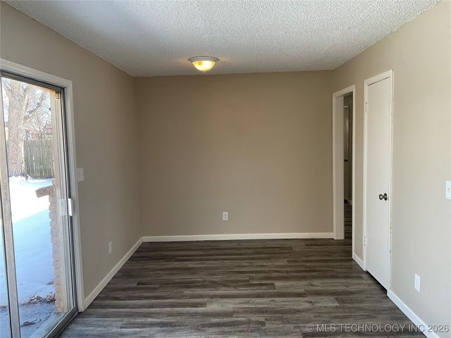 2725 S 132nd East East Avenue, Tulsa, OK 74134