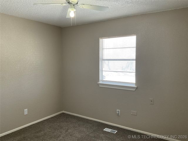 2725 S 132nd East East Avenue, Tulsa, OK 74134