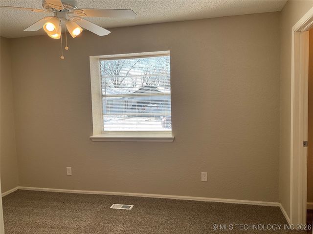 2725 S 132nd East East Avenue, Tulsa, OK 74134