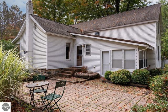 1227 E Washington Road, Farwell, MI 48622