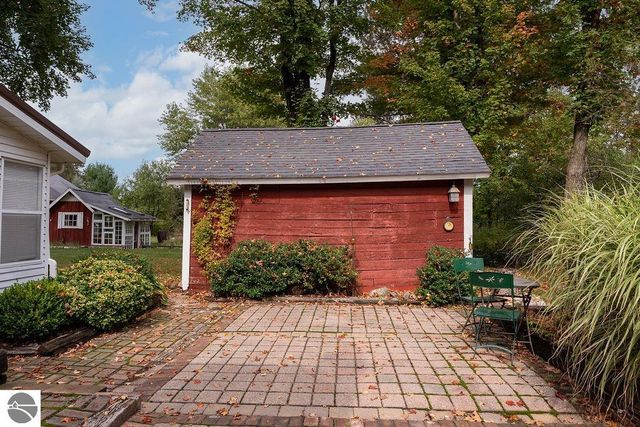 1227 E Washington Road, Farwell, MI 48622