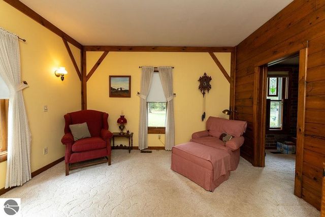 1227 E Washington Road, Farwell, MI 48622