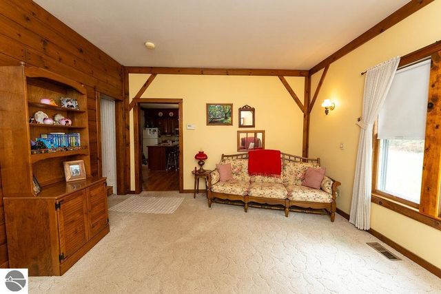 1227 E Washington Road, Farwell, MI 48622