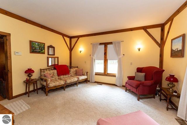 1227 E Washington Road, Farwell, MI 48622