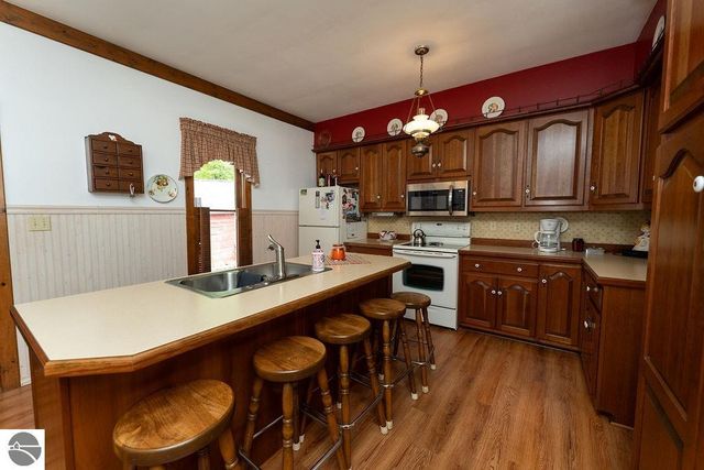 1227 E Washington Road, Farwell, MI 48622