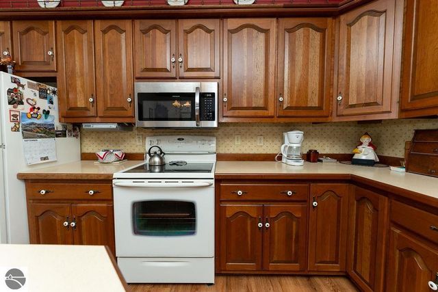 1227 E Washington Road, Farwell, MI 48622