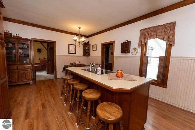 1227 E Washington Road, Farwell, MI 48622