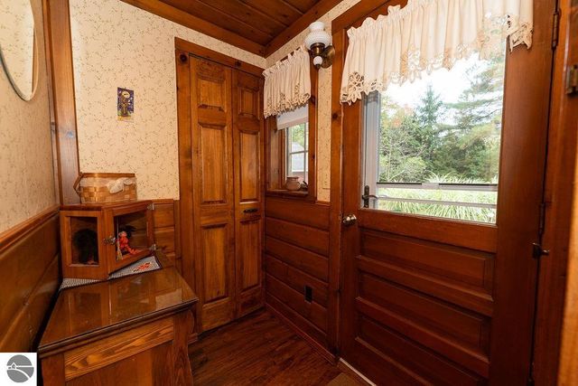 1227 E Washington Road, Farwell, MI 48622