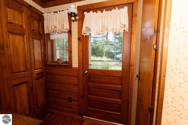 1227 E Washington Road, Farwell, MI 48622