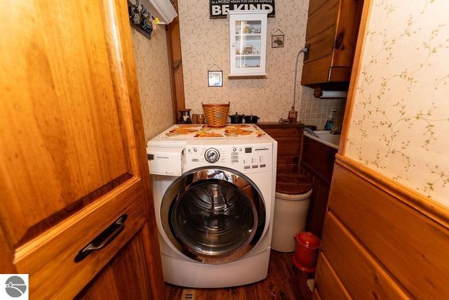 1227 E Washington Road, Farwell, MI 48622