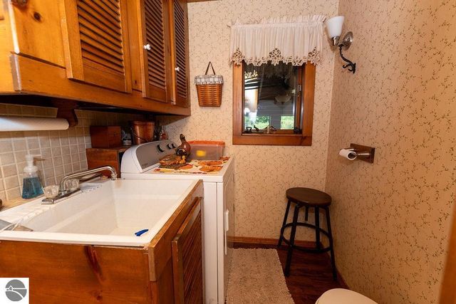 1227 E Washington Road, Farwell, MI 48622