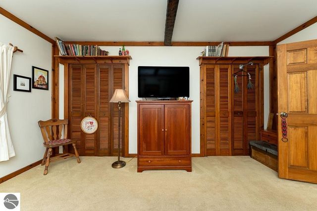 1227 E Washington Road, Farwell, MI 48622