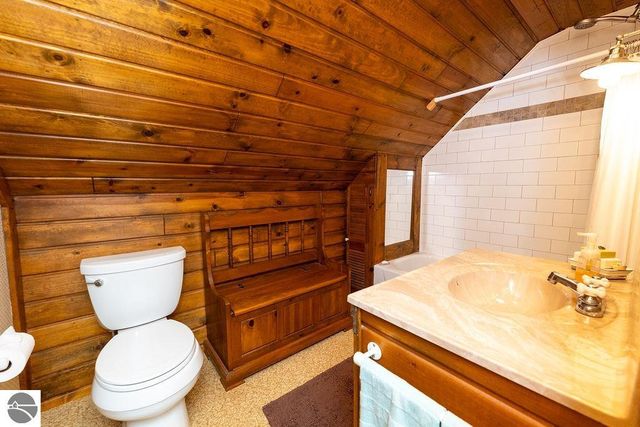 1227 E Washington Road, Farwell, MI 48622