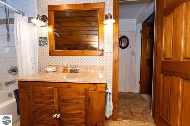 1227 E Washington Road, Farwell, MI 48622