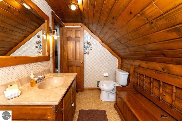 1227 E Washington Road, Farwell, MI 48622