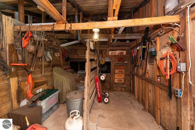 1227 E Washington Road, Farwell, MI 48622